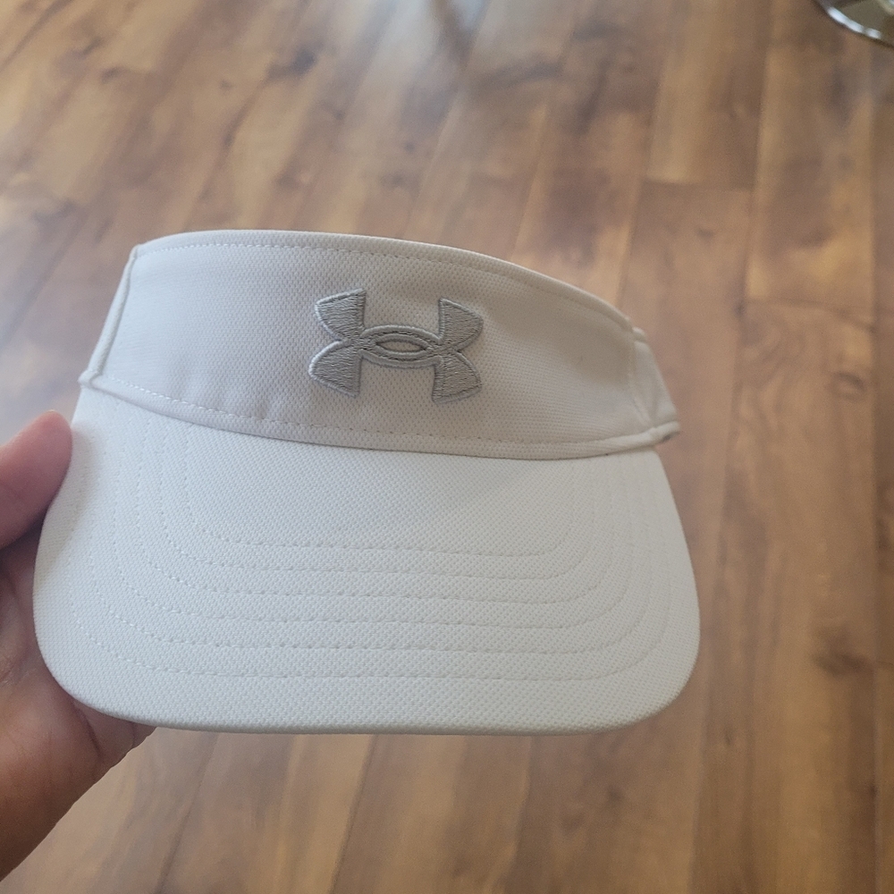 Under Armour Golf Tennis Pickleball Visor. - Picture 5 of 8